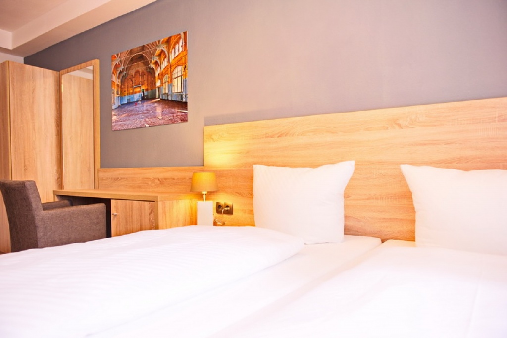 Welche Bildgröße über Bett? Welche Bildgröße über Bett?